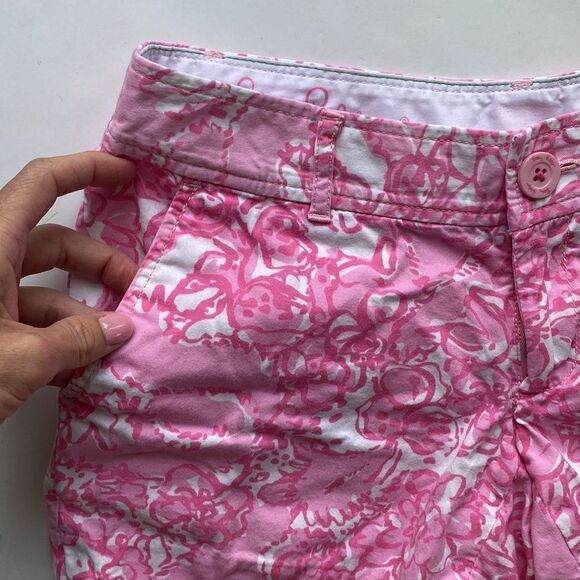 Lilly Pulitzer Buttercup She's A Fox Print Pink 5" Scallop Hem Shorts Size 00 - Picture 2 of 9